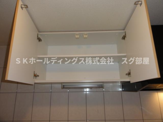 パーク・オアシス（Ｐａｒｋ　Ｏａｓｉｓ）のキッチン|キッチン吊戸棚
