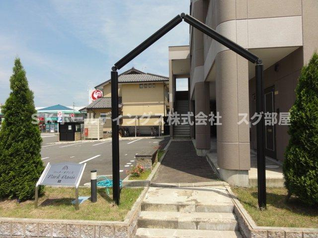 パーク・オアシス（Ｐａｒｋ　Ｏａｓｉｓ）のエントランス|外観写真（昼）