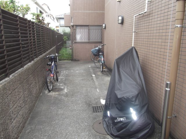 クリオ武蔵小杉弐番館の駐車場