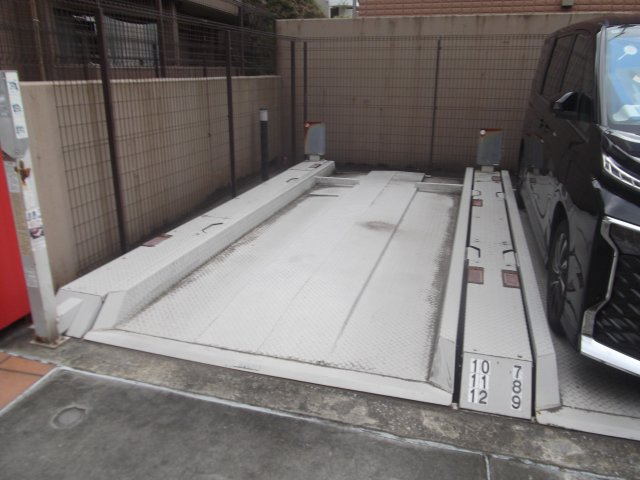 クリオ武蔵小杉弐番館の駐車場