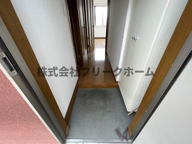 武蔵野市西久保３丁目のアパートの玄関