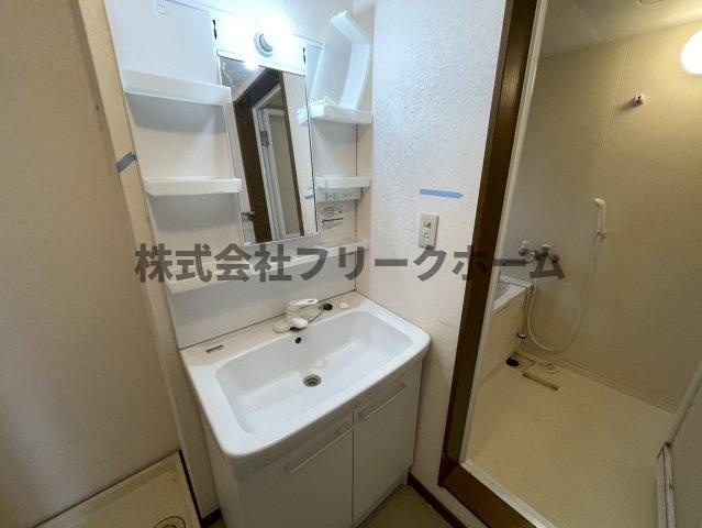 武蔵野市西久保３丁目のアパートの洗面所