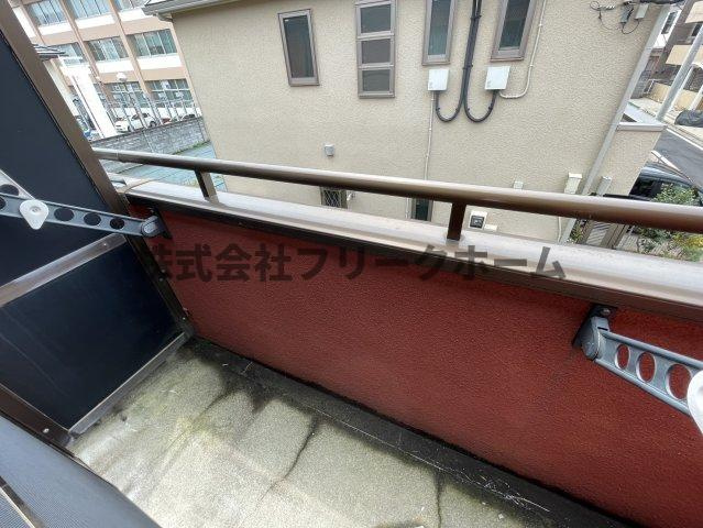 武蔵野市西久保３丁目のアパートのバルコニー