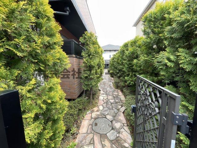 武蔵野市西久保３丁目のアパートのロビー