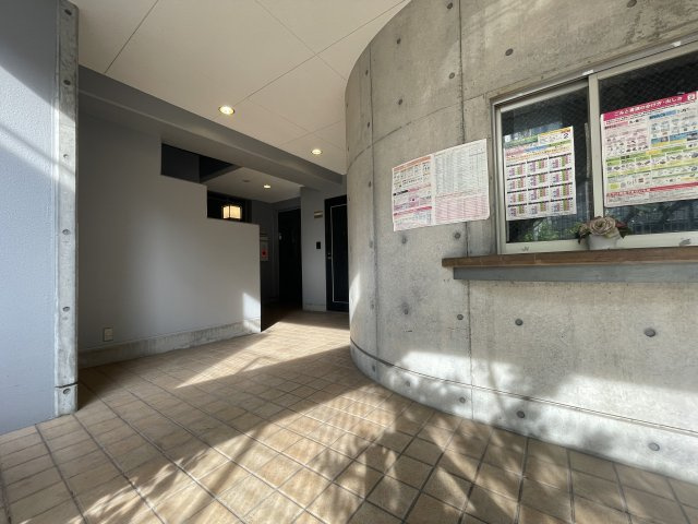 浅草参番館のロビー