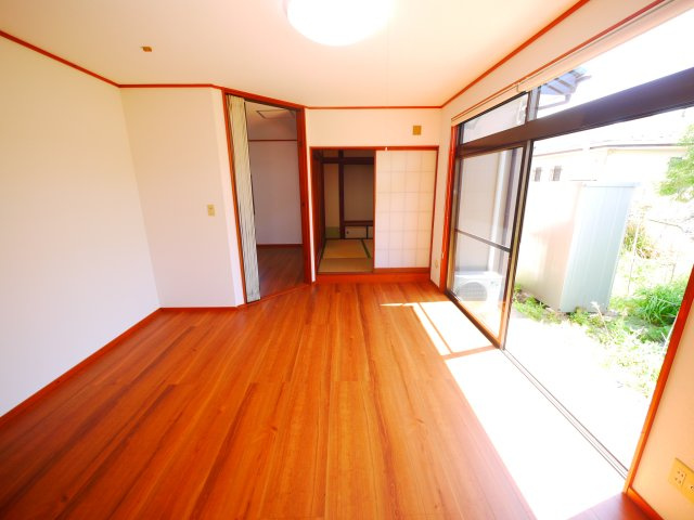 茂原市緑ヶ丘5　中古戸建の居間・リビング|内外装リフォーム済み令和6年12月５SLDK都市ガス上下水 緑ヶ丘リゾーン分譲地内 スーパー徒歩9分
