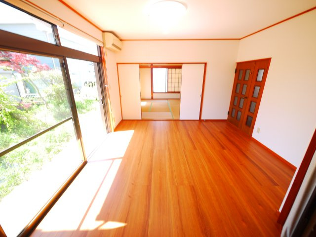 茂原市緑ヶ丘5　中古戸建の居間・リビング|内外装リフォーム済み令和6年12月５SLDK都市ガス上下水 緑ヶ丘リゾーン分譲地内 スーパー徒歩9分