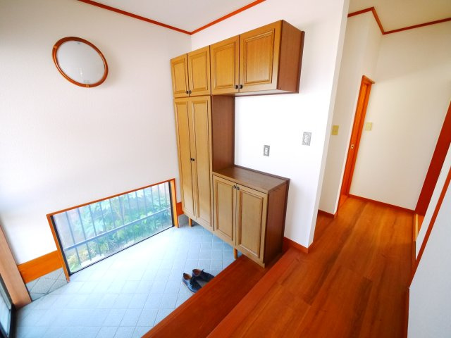 茂原市緑ヶ丘5　中古戸建の玄関|内外装リフォーム済み令和6年12月５SLDK都市ガス上下水 緑ヶ丘リゾーン分譲地内 スーパー徒歩9分