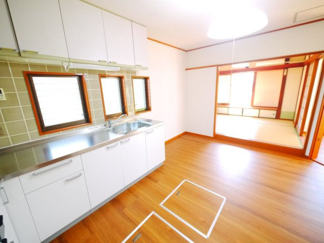 茂原市緑ヶ丘5　中古戸建のキッチン|内外装リフォーム済み令和6年12月５SLDK都市ガス上下水 緑ヶ丘リゾーン分譲地内 スーパー徒歩9分