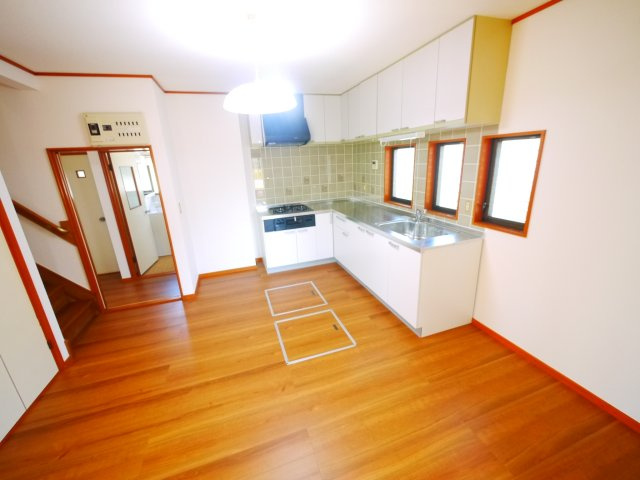 茂原市緑ヶ丘5　中古戸建の居間・リビング|内外装リフォーム済み令和6年12月５SLDK都市ガス上下水 緑ヶ丘リゾーン分譲地内 スーパー徒歩9分