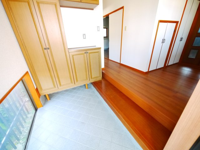 茂原市緑ヶ丘5　中古戸建の玄関|内外装リフォーム済み令和6年12月５SLDK都市ガス上下水 緑ヶ丘リゾーン分譲地内 スーパー徒歩9分