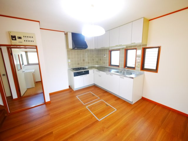 茂原市緑ヶ丘5　中古戸建の居間・リビング|内外装リフォーム済み令和6年12月５SLDK都市ガス上下水 緑ヶ丘リゾーン分譲地内 スーパー徒歩9分