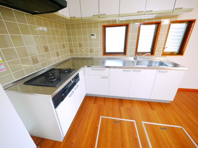 茂原市緑ヶ丘5　中古戸建のキッチン|内外装リフォーム済み令和6年12月５SLDK都市ガス上下水 緑ヶ丘リゾーン分譲地内 スーパー徒歩9分