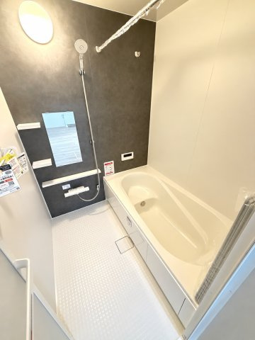 【新築戸建】札幌市白石区北郷2条12丁目3棟の浴室|追焚機能・浴室乾燥機能完備しています。
