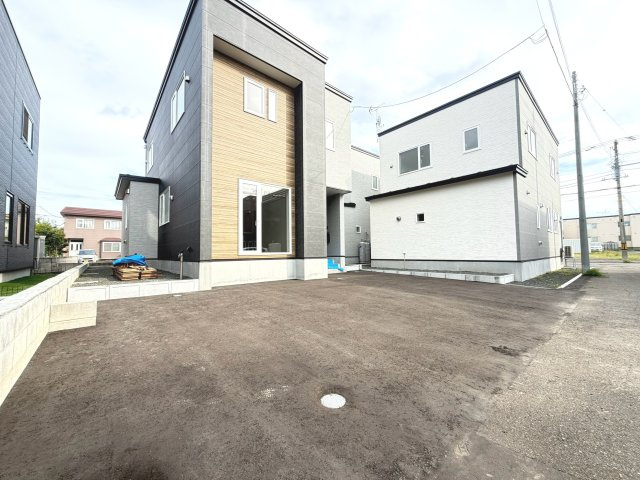 【新築戸建】札幌市白石区北郷2条12丁目3棟の駐車場|駐車3台可
