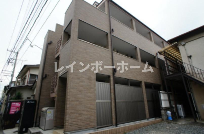 Royal Court 下総中山の外観
