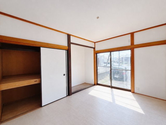 【中古戸建】桐生市相生町5丁目の和室|■和室｜季節物がたくさん収納できる押し入れは衣替えや模様替えで大活躍！