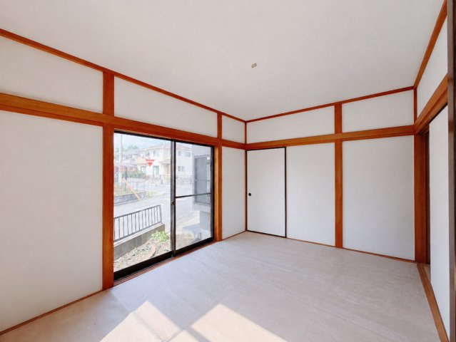 【中古戸建】桐生市相生町5丁目の和室|■和室｜和室を書斎にしたり、冬にはコタツを敷いて家族みんなで年越しをするのもいいですね。家族みんなのお気に入りの空間になります♪