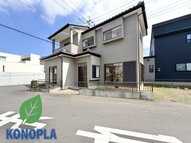 【中古戸建】桐生市相生町5丁目の外観|■外観｜角地に位置しているため開放感があり、日当たりや風通しも良好で、快適な生活環境が整っています♪