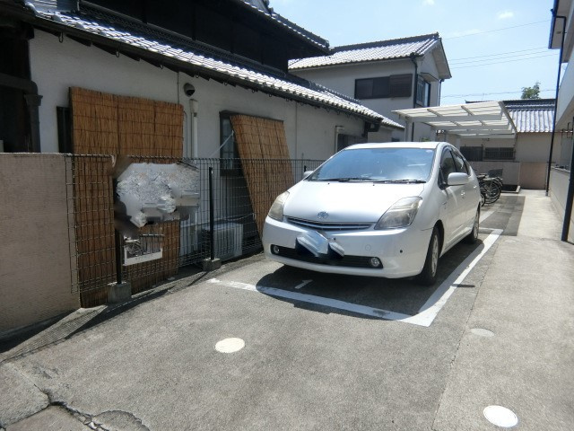 コーポラスの駐車場