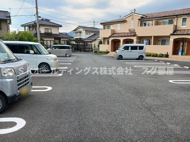 アーバン　レジデンスの駐車場