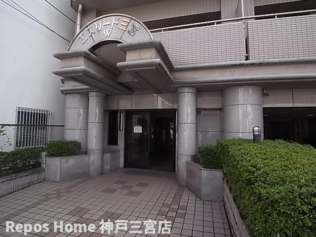 エスリード三宮のエントランス