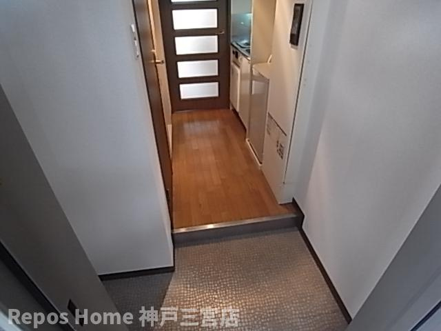 エスリード三宮の玄関