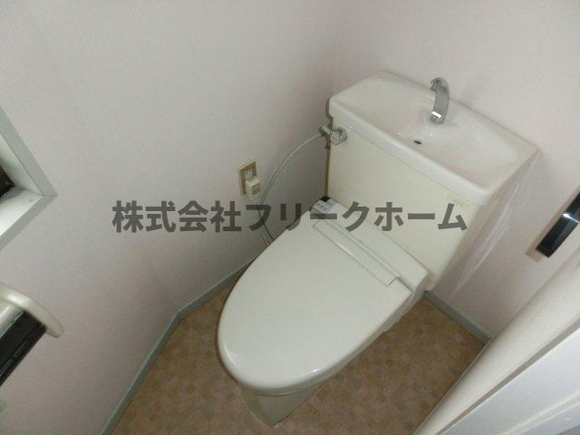 武蔵野市吉祥寺本町３丁目の賃貸マンションのトイレ