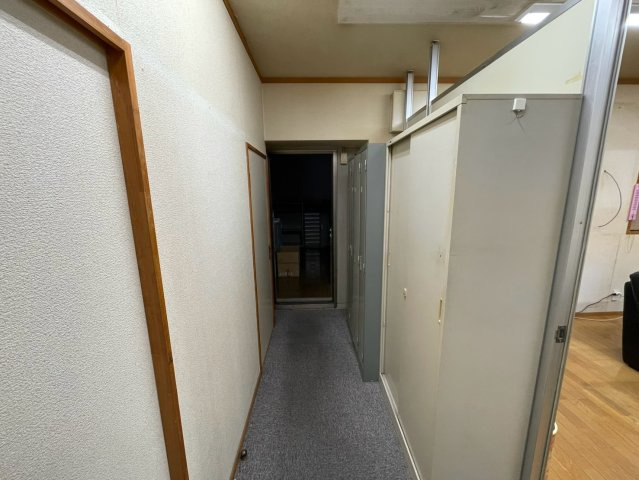 西尾市伊藤町貸店舗の玄関
