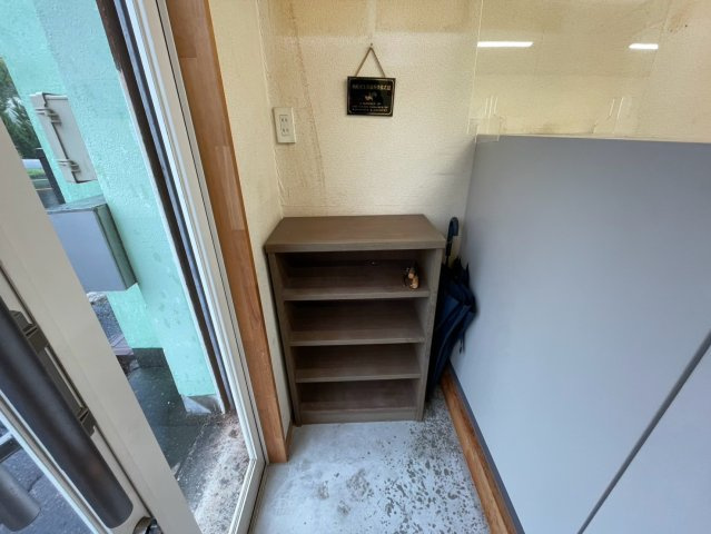 西尾市伊藤町貸店舗の玄関