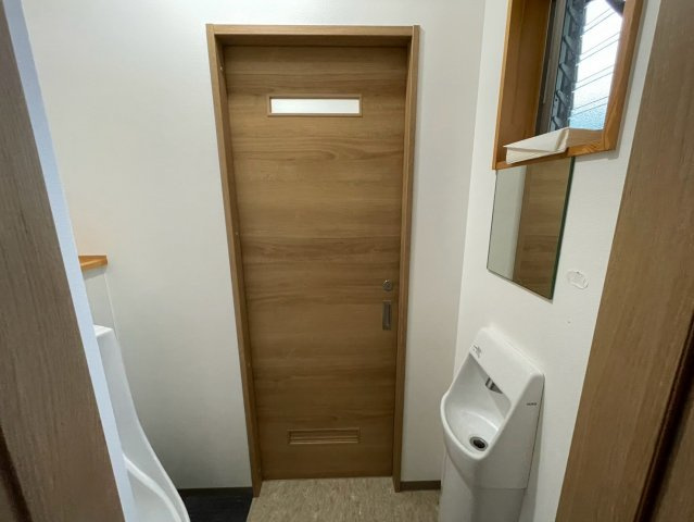 西尾市伊藤町貸店舗の玄関