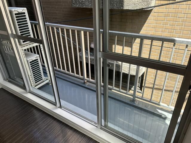 霞町五番館のバルコニー