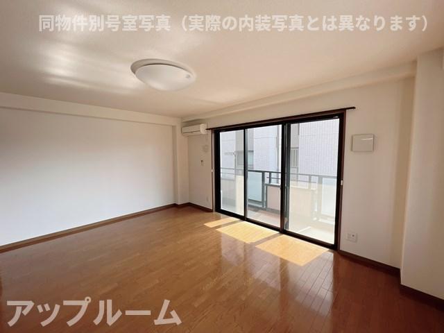 コンド勝川の居間・リビング