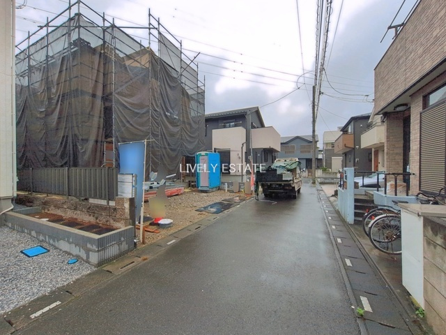 越谷市大字平方 新築分譲住宅の前面道路含む現地写真