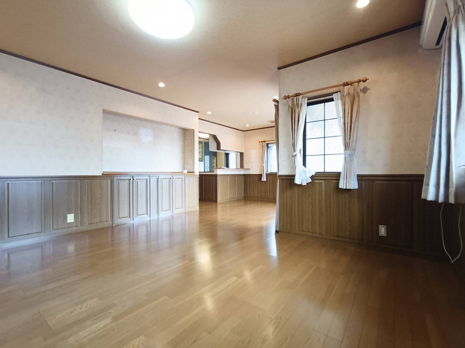 北葛飾郡松伏町　松伏　中古戸建の居間・リビング|使いやすい居間です