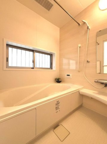 滝谷町3丁目の浴室|乾燥機付きの浴室は雨の日でも洗濯物が干せるので、忙しい共働きのご家庭では大活躍です。
