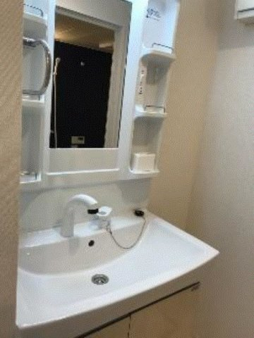 パドレ・レージェ【キャッシュバック対象物件】の独立洗面台|独立洗面台、小物を置くことができて便利です