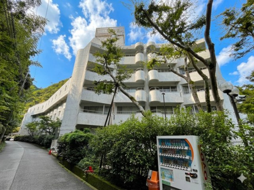 別荘としておススメの物件。マンション内に天然温泉の大浴場が完備されており、毎日温泉を楽しめます。（※室内の浴室は使えません）