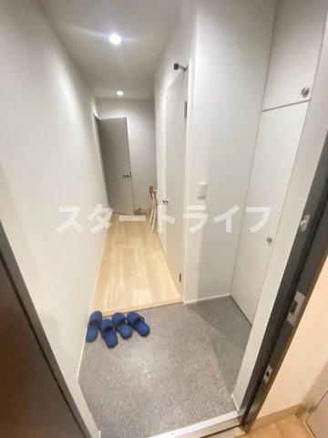 大阪市東淀川区西淡路３丁目の賃貸マンションの玄関