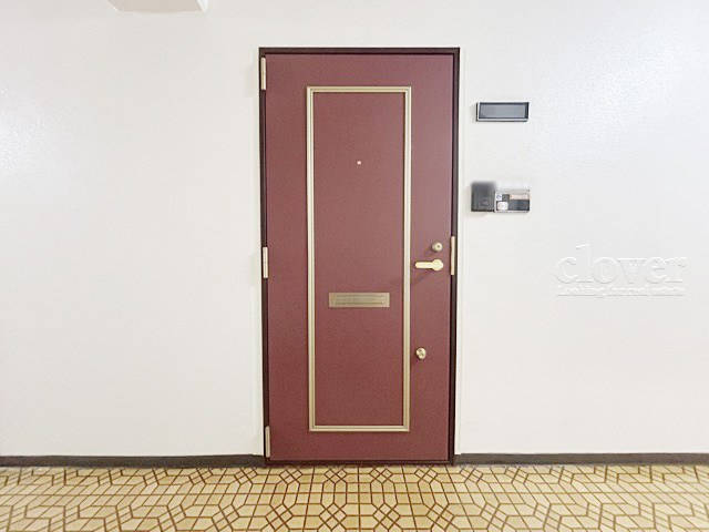 【その他共用部分】 | ルネ中村橋 | 皆様をお迎えする、お部屋の玄関ドア。開けやすさや開放角度、ドアノブの操作しやすさや鍵の形状などを、現地で一度ご確認ください。～即日のご見学可能～　お問合せはお気軽にどうぞ。