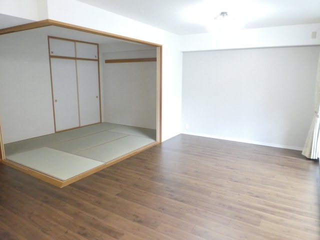 パークスクエア宝塚フォレストタワーの居間・リビング