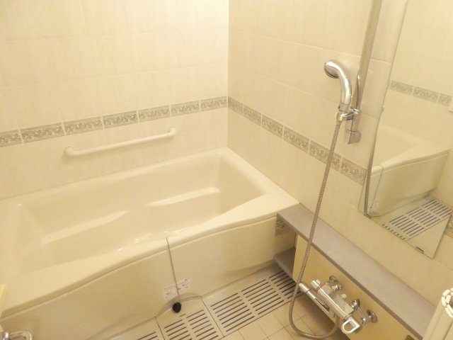 パークスクエア宝塚フォレストタワーの浴室