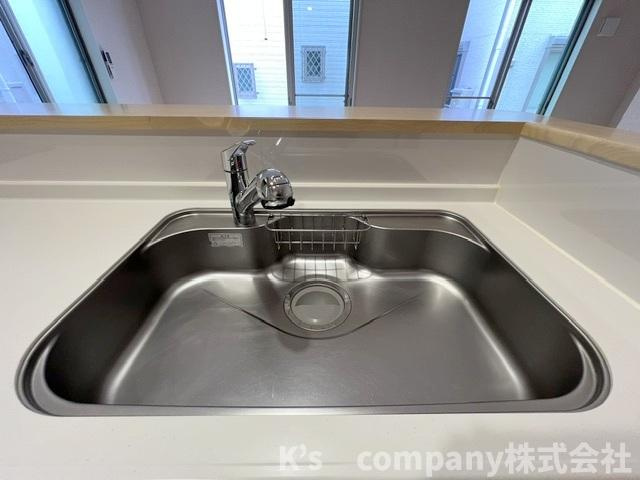 ◎高座郡寒川町一之宮8丁目　中古戸建のキッチン|耐久性に優れたステンレス素材のシンク◇