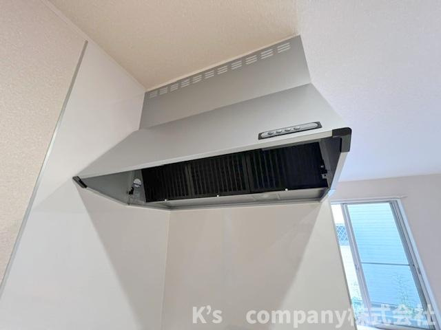 ◎高座郡寒川町一之宮8丁目　中古戸建のキッチン|お手入れのしやすいレンジフード☆