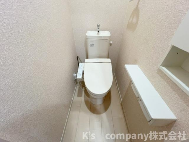 ◎高座郡寒川町一之宮8丁目　中古戸建のトイレ|白を基調とした清潔感のあるトイレ◇