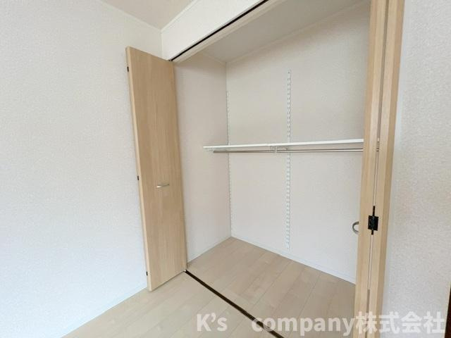 ◎高座郡寒川町一之宮8丁目　中古戸建の収納|洋室6.5帖の収納スペース◇