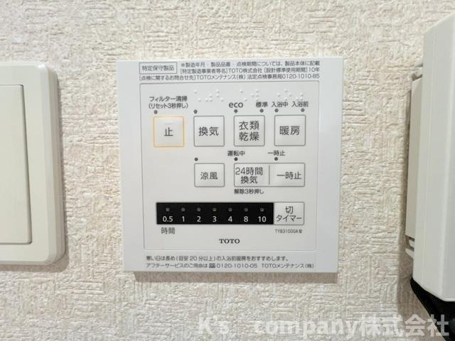 ◎高座郡寒川町一之宮8丁目　中古戸建の駐車場|長雨の続く時期のお洗濯物の悩みを解消できる浴室乾燥機☆