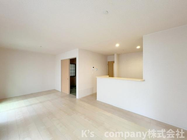 ◎高座郡寒川町一之宮8丁目　中古戸建の居間・リビング|リビングはゆとりのある広さの16.5帖☆