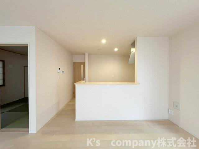◎高座郡寒川町一之宮8丁目　中古戸建のダイニング|リビングにいるご家族をかんじながらお料理ができるカウンターキッチン☆