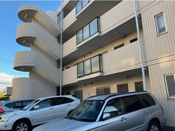 サンエステート浅井の駐車場